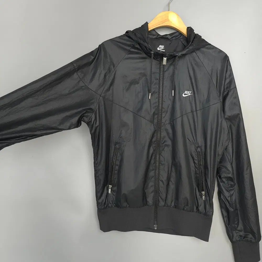 【新品】ナイキ　ウィンドランナー　L NIKE公式】ナイキ ウィンドランナー メンズ ランニング