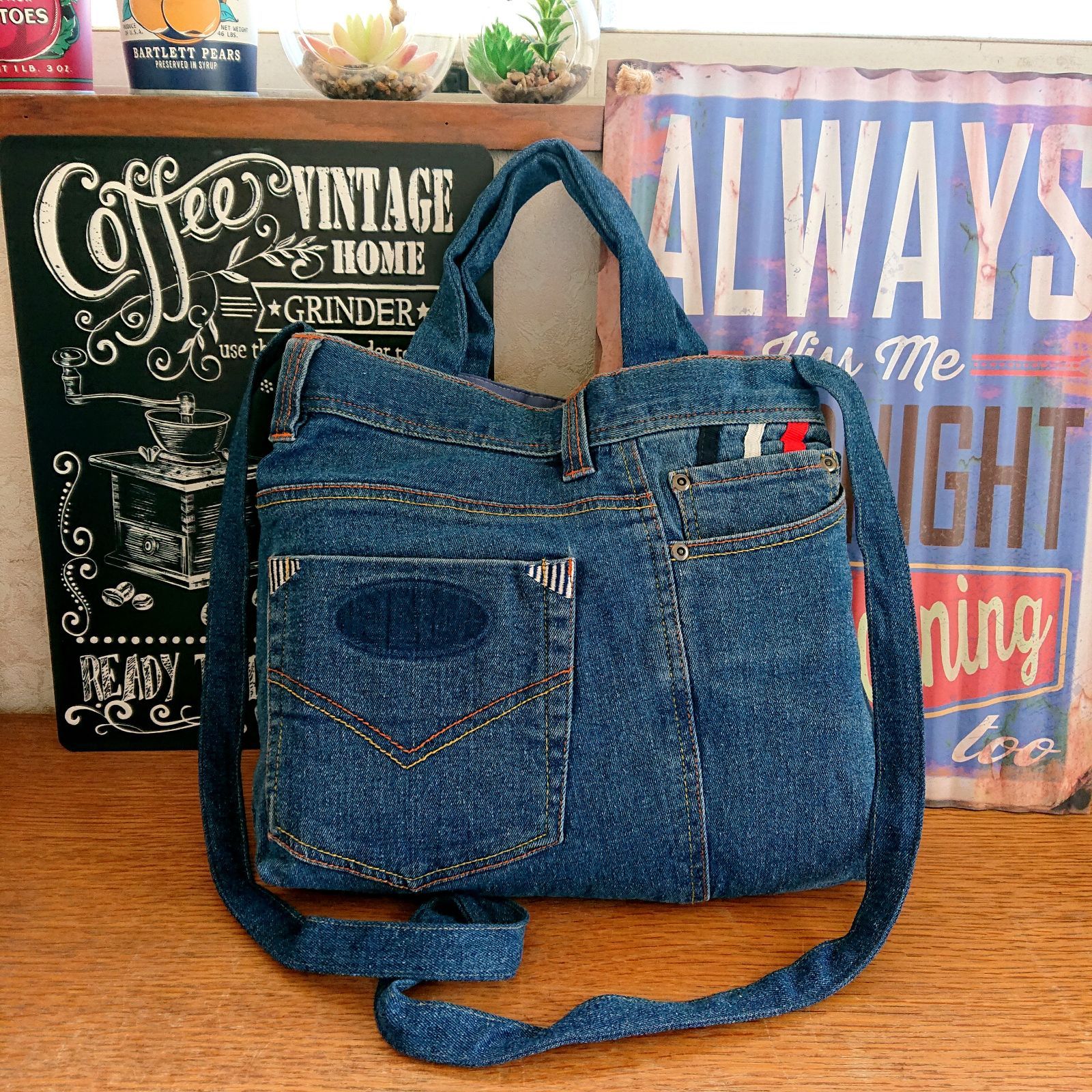 DIY 】頑張りました！デニムリメイクバッグ作ってみました I made a denim remake bag with a card  pocket!【 手芸 】 - YouTube
