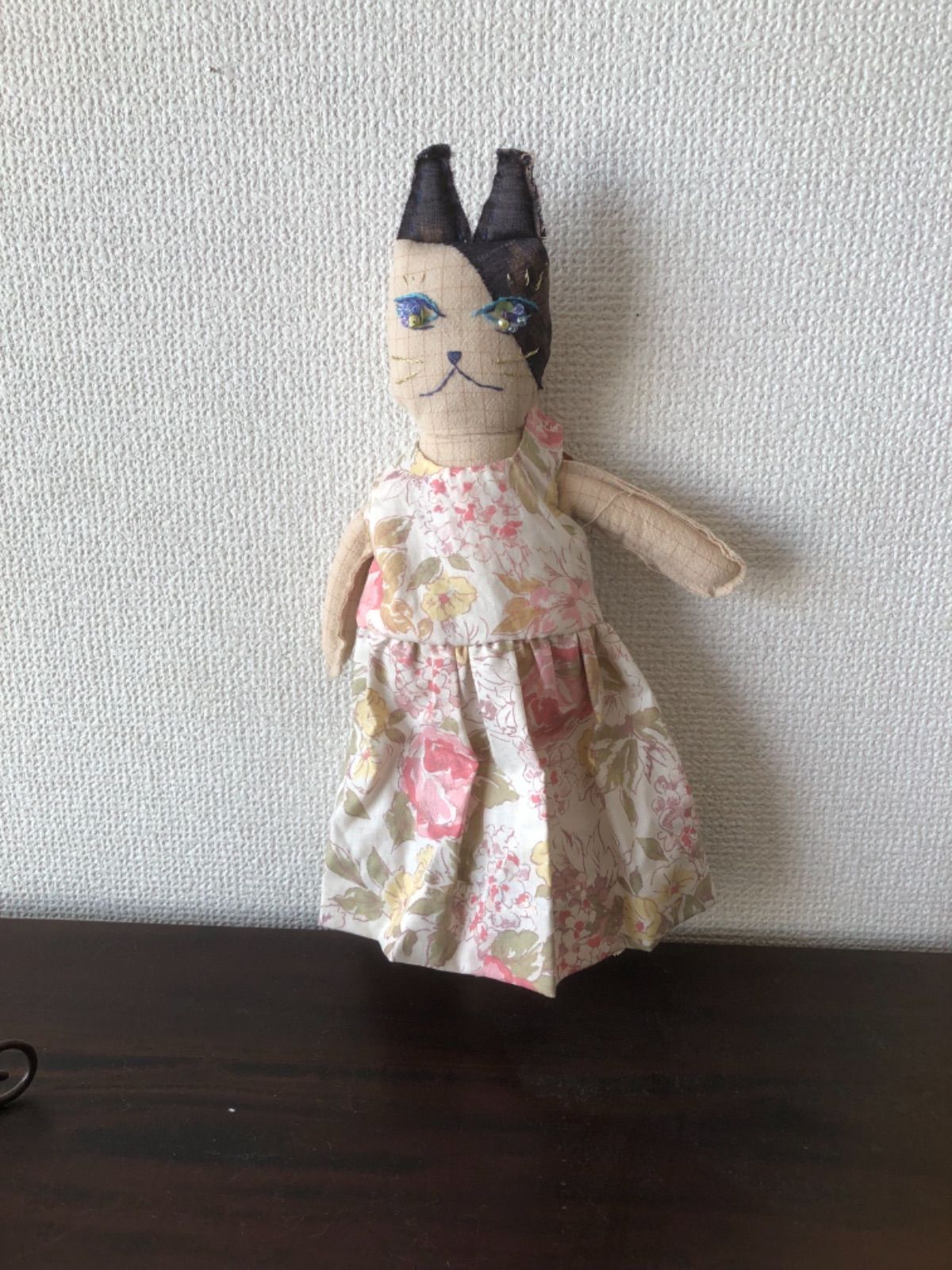 ハンドメイドにゃんこドール／マントの少女