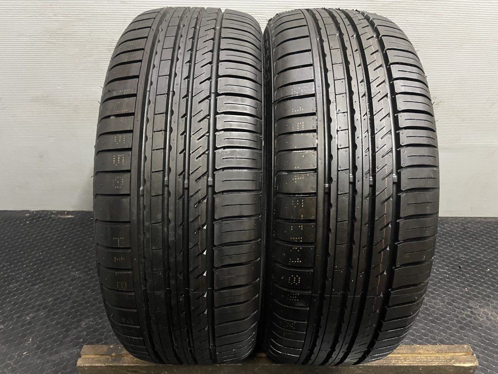 新品 KINFOREST KF550 215/45R18 18インチ 夏タイヤ 2本 ヴォクシー