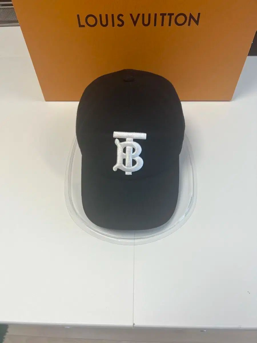 【美品】バーバリー◆19ss/ロゴ刺繍/ベースボールキャップ/帽子/M/レディース/頭囲57㎝/スポーティ/新作/正規♪流行/ストリート br07001800 BURBERRY（柄刺繍）（キャップ｜メンズ帽子）：帽子\u003cバッグ