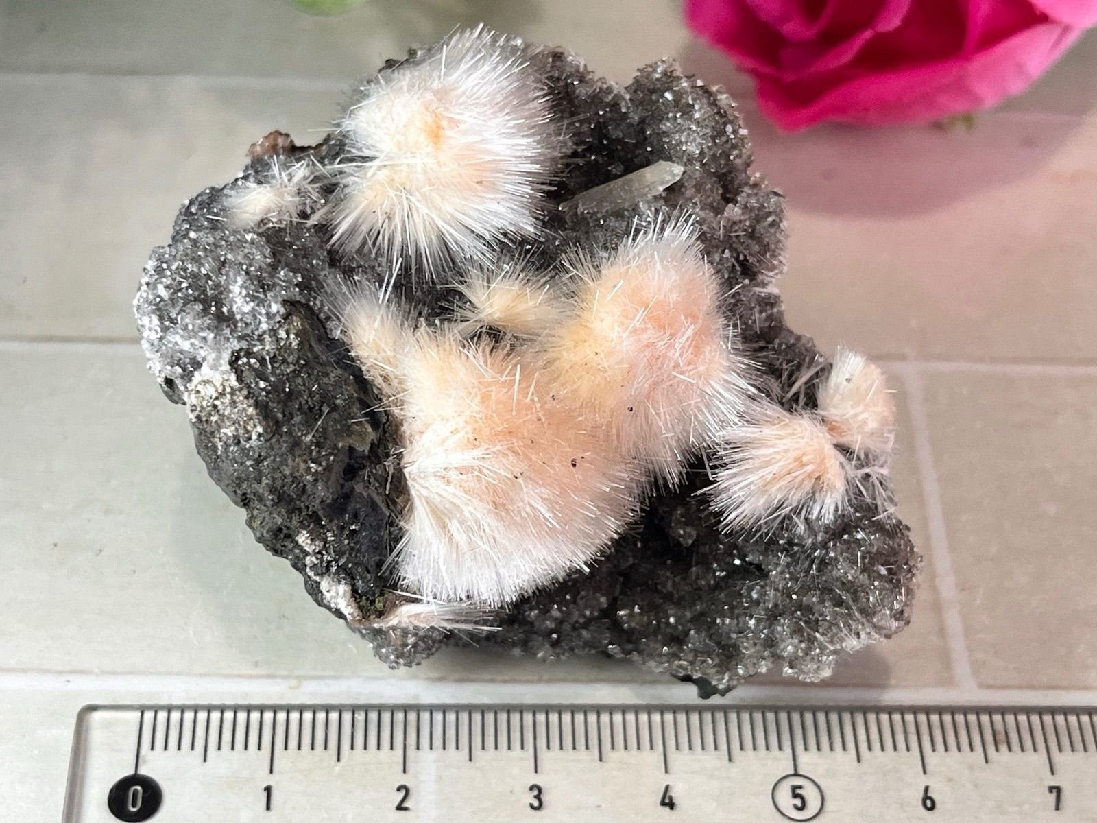 ふわふわメソナイト&amp;トムソナイト　心の平穏にꕤ︎︎　繊維状結晶　原石　母岩付き ふわふわメソナイト&トムソナイト 心の平穏にꕤ︎︎ 繊維状結晶