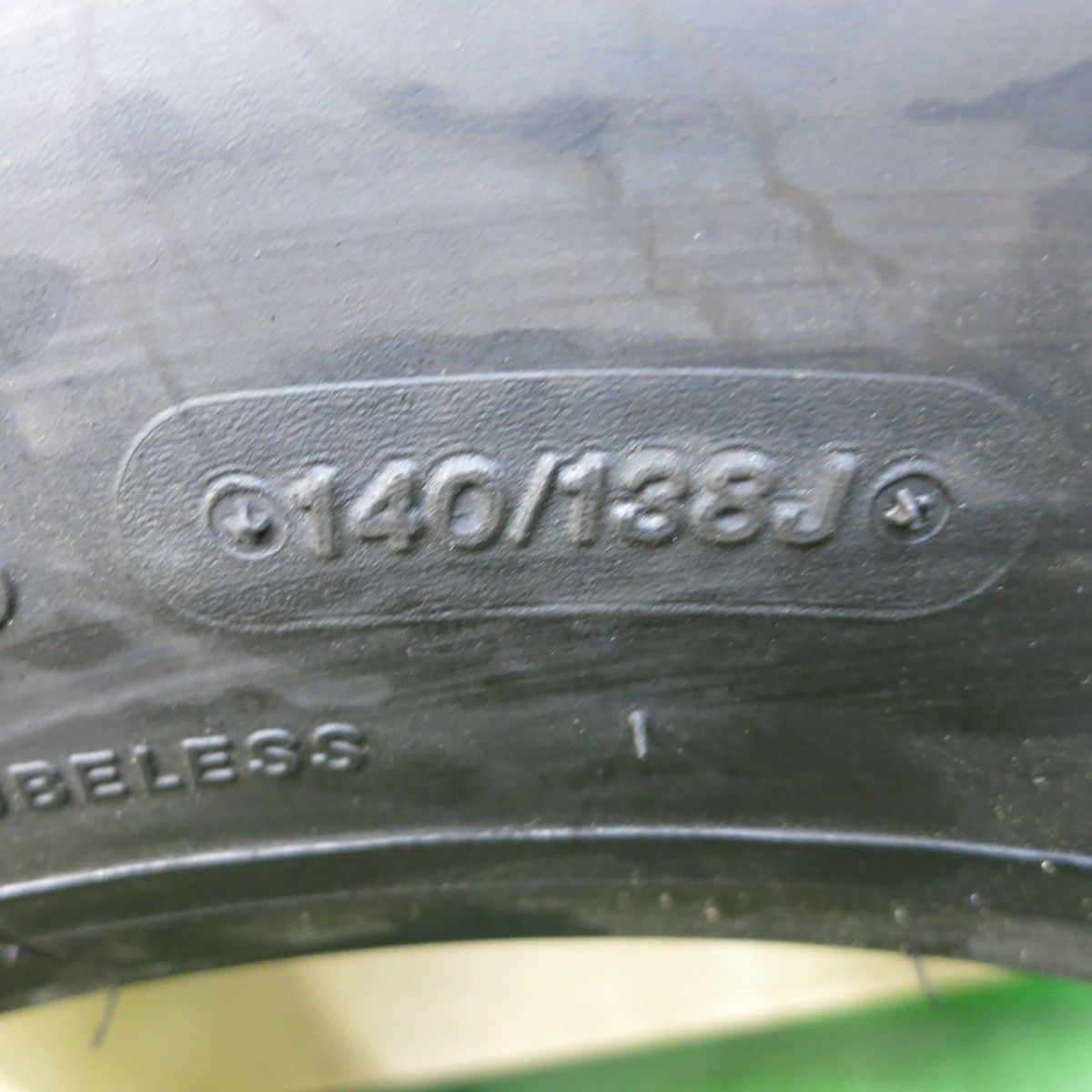 トラック タイヤ