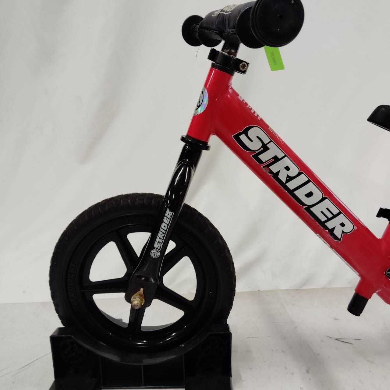 大人気カラー STRIDER 12 SPORT ストライダー スポーツ バランスバイク