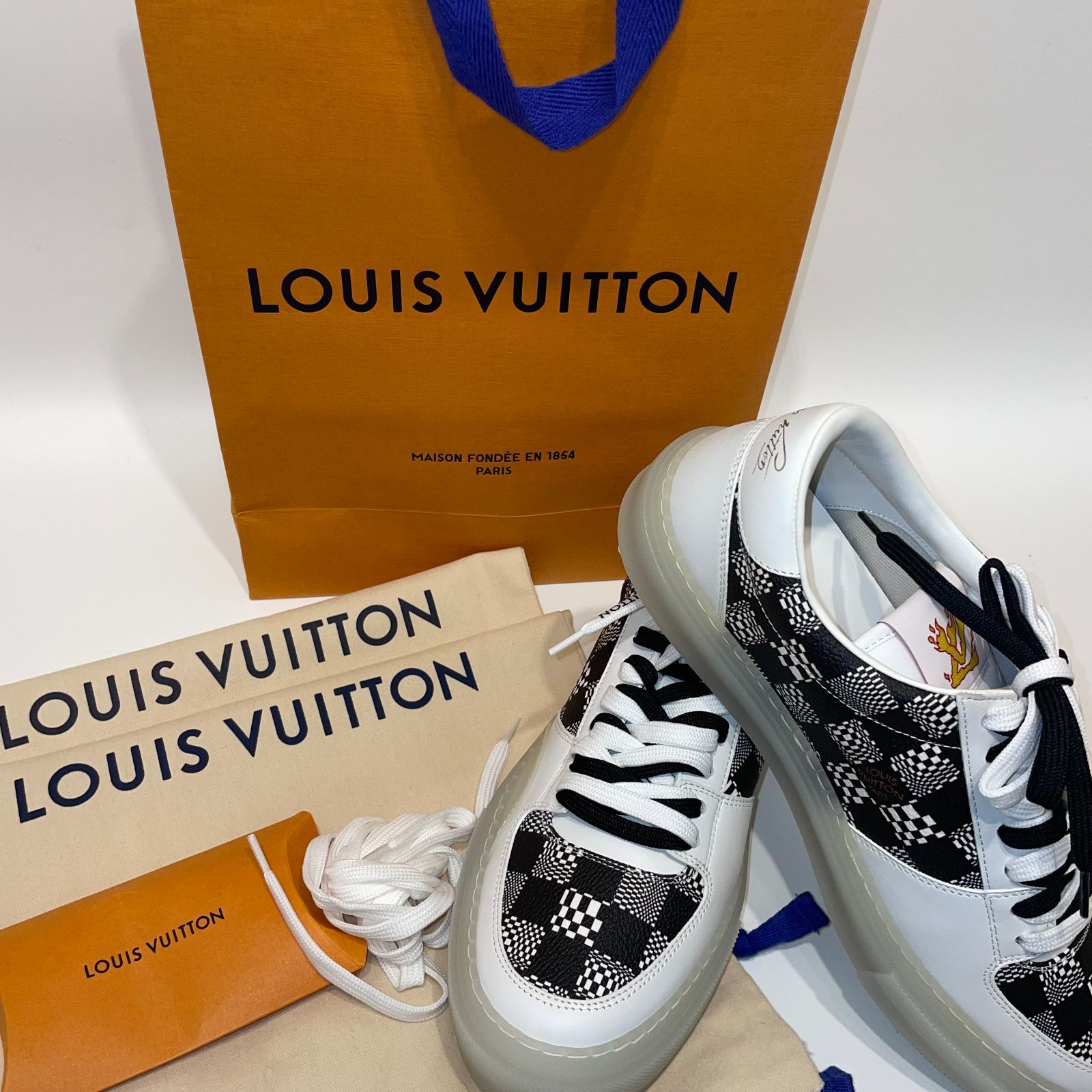 新品 未使用品LOUIS VUITTON ルイヴィトン メンズスニーカー 黒 - 靴