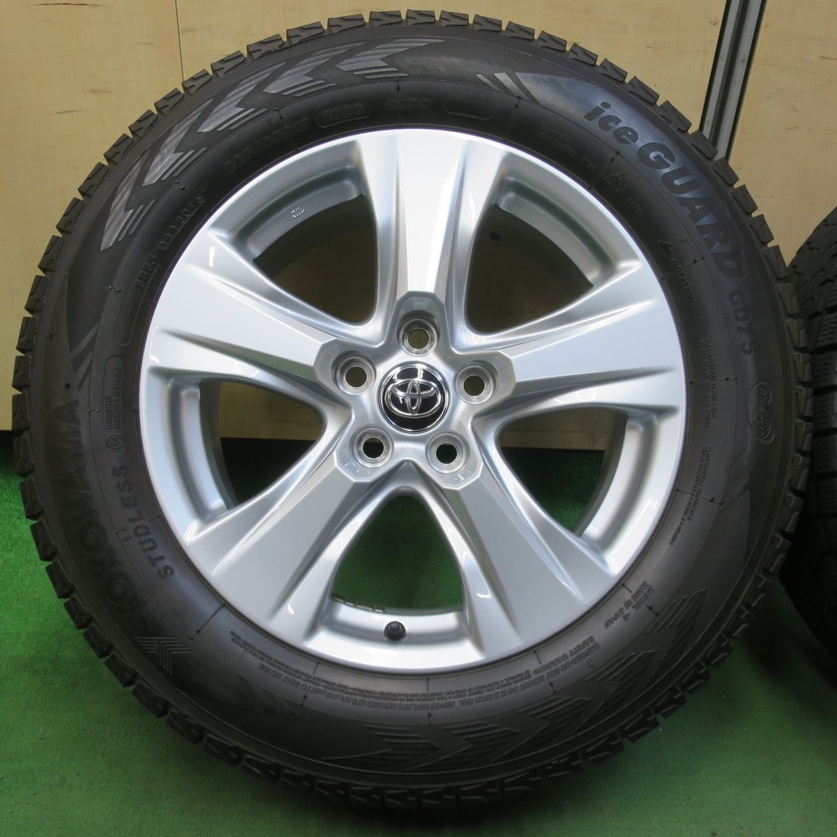 直接取引可　バリ溝トヨタ純正ホイール付きスタッドレスタイヤ 225/65R17 バリ溝！キレイ！9分☆トヨタ 50系 RAV4 純正 225/65R17