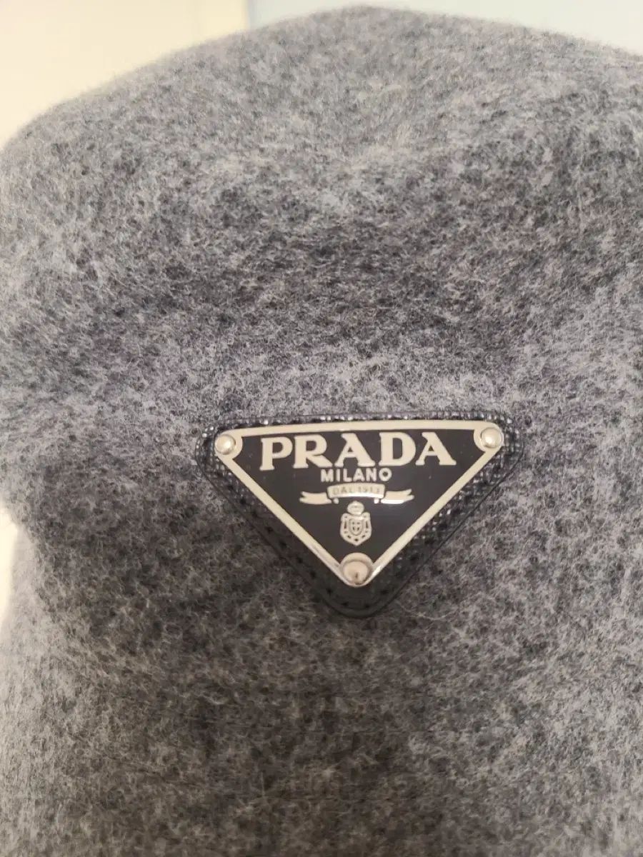 プラダ ウール ベレー帽 グレー 正規品
