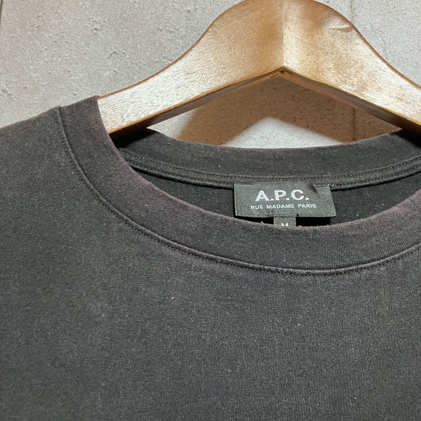 新品未使用　A.P.C. アーペーセー 刺繍ロゴTシャツ 半袖 ブラック S ブランド古着】APC / アーペーセー ロゴ刺繍 半袖Tシャツ | 半袖