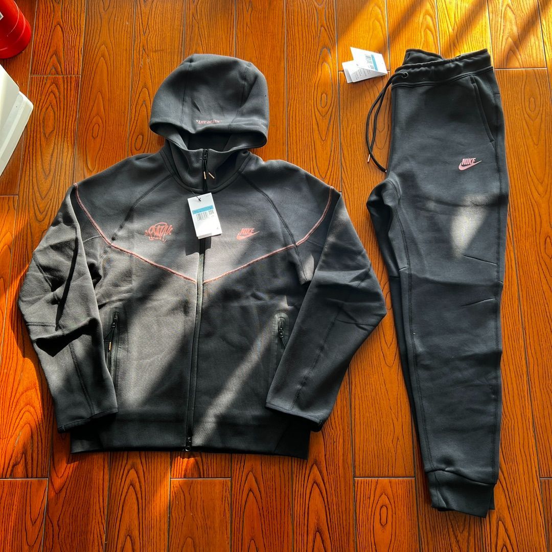 Syna World×Nike テックフリース セットアップ