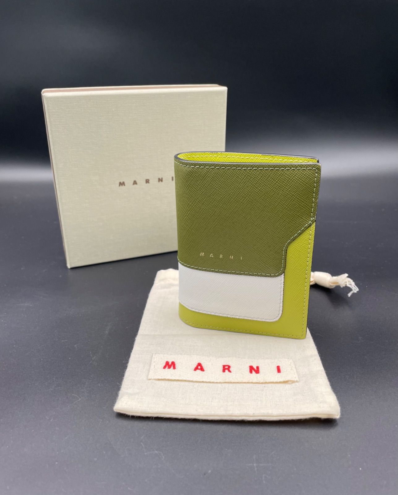 上品 ◇ ミニ財布 財布 マルニ サフィアーノレザー MARNI ◇ マルニ 二