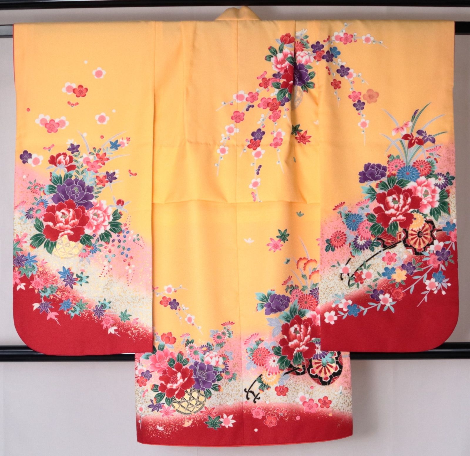 七五三 女の子 7歳着物 卵色地朱ボカシ花車 四ツ身 長襦袢付き