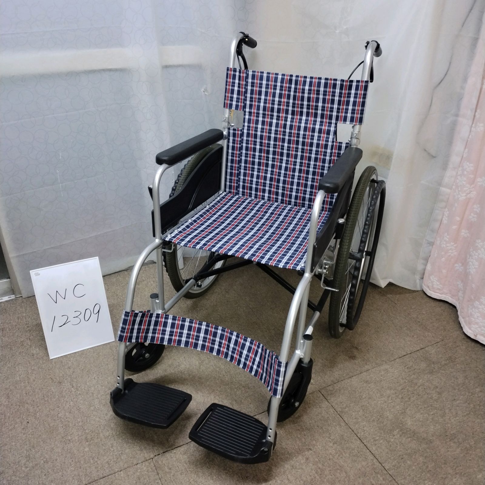 WC-12309）日進医療器 NEO-1 ノーパンクタイヤ 軽量 自走式 自走型 