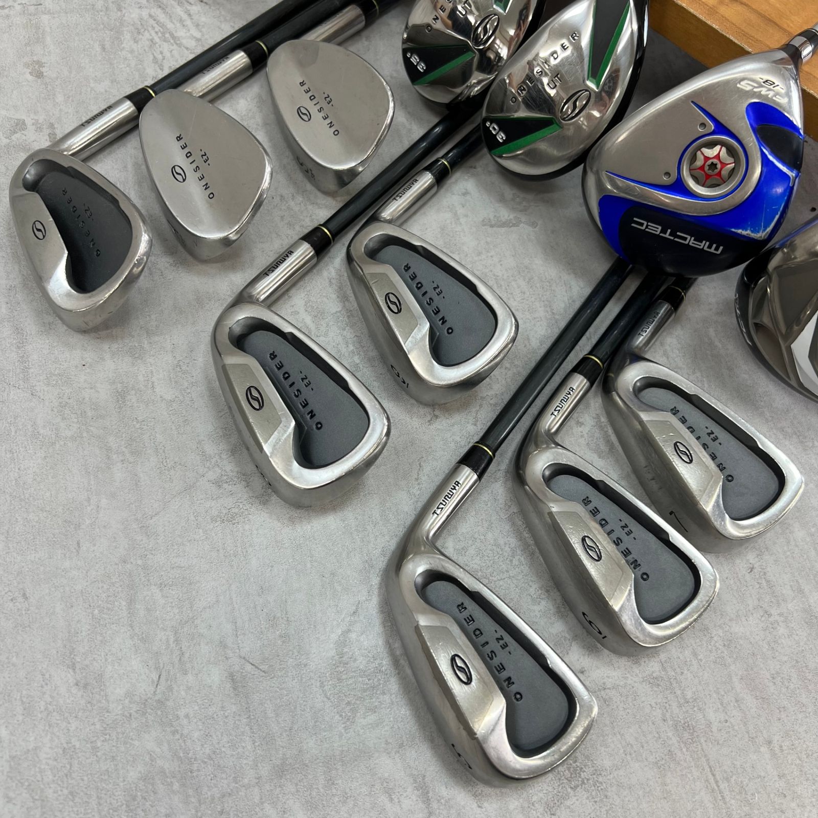 TaylorMade - TaylorMade　テーラーメイド　ONESIDER　ワンサイダー　メンズゴルフ13本セット　カーボン　R　右利き用　キャディバッグ　ヘッドカバー TaylorMade テーラーメイド ONESIDER ワンサイダー メンズゴルフ