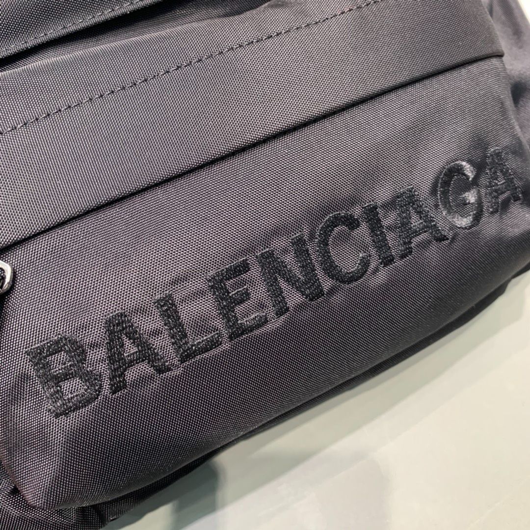 BALENCIAGA  バレンシアガ  ボディバッグ ウエストポーチ ブラック #0841