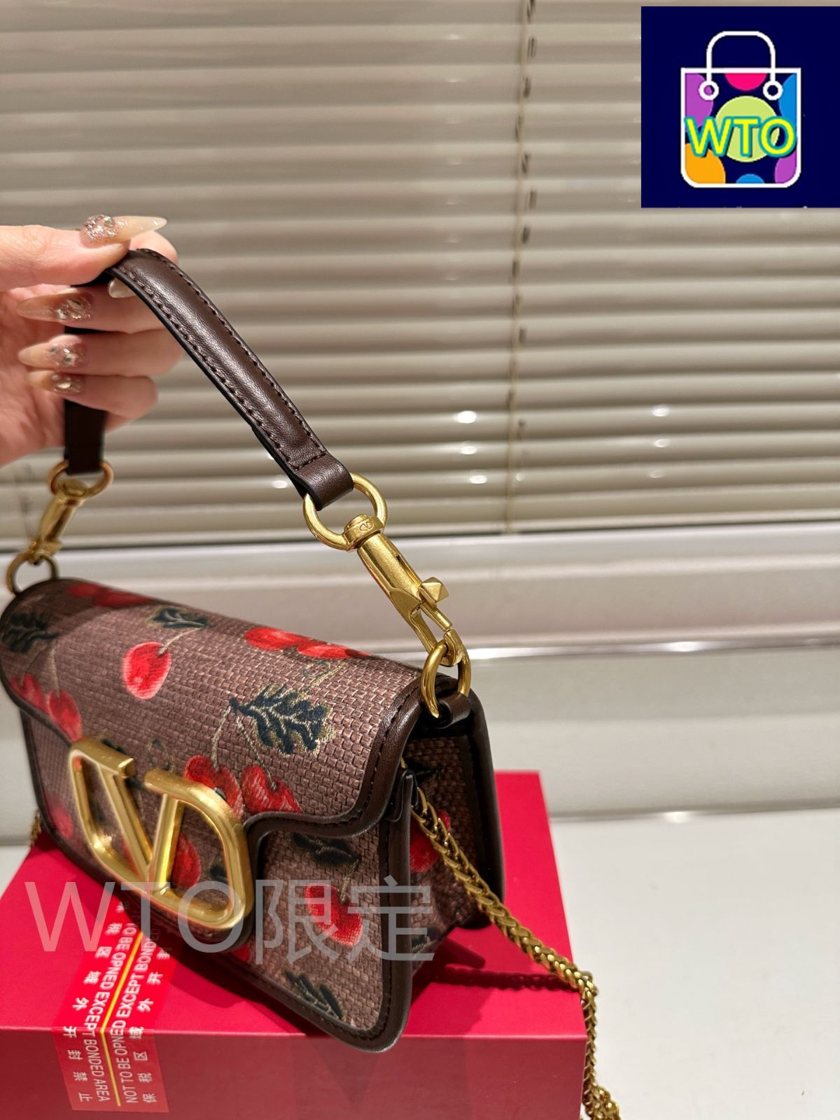 ＊VALENTINO＊Loco ハンドバック 関税・送料込み 今日特価】Valentino Loco ショルダーバッグ 送料無料 割引価格
