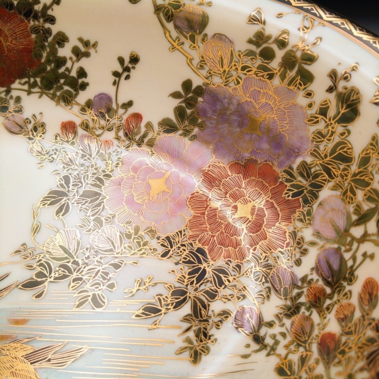 超希少価値‼️鶴と花のデザイン 陶磁器皿 25cm 超希少価値‼️鶴と花のデザイン 陶磁器皿 25cm 【公式通販】