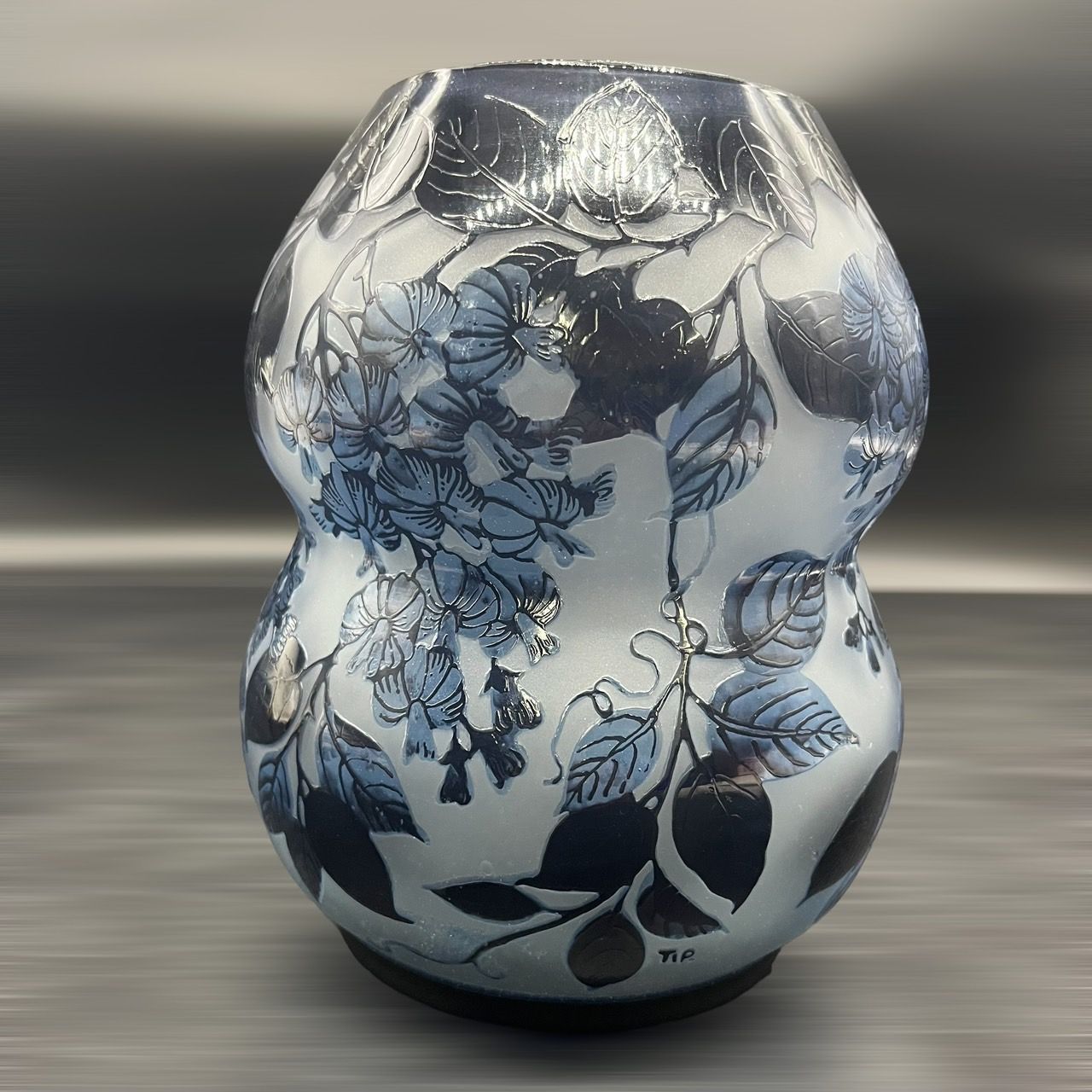 人気商品】 エミールガレ 大 林檎紋 花器 花瓶 カメオ彫り 被せガラス