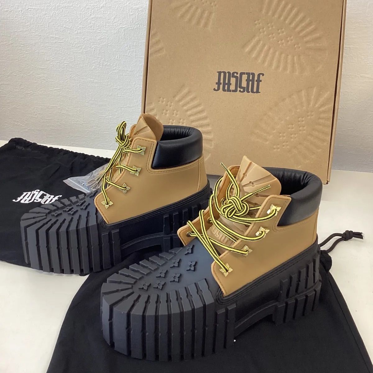 希少 MSCHF ミスチーフ 2×4 Duck Boots Timberland ティンバーランド