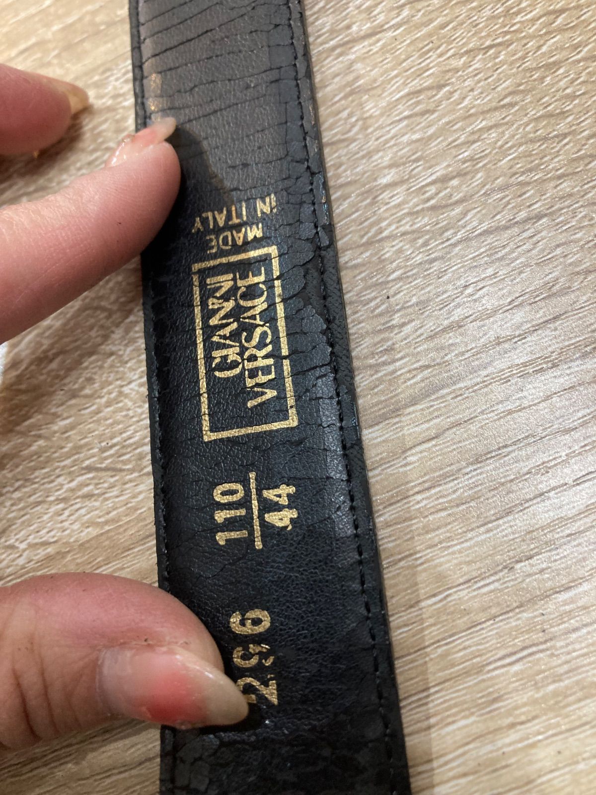 ジャンニヴェルサーチ ベルト メデューサ クロコ型押し 3連 金銀コンビ