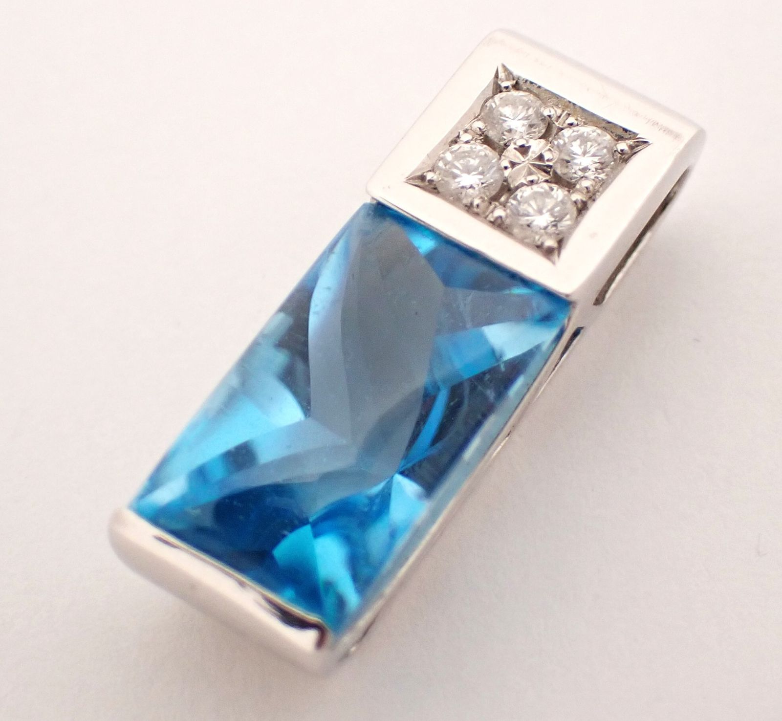 美品 田崎(タサキ) ブルートパーズダイヤペントップ D0.11ct