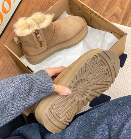 UGG アグ レディース 大人気極美品 ブーツ クラシック ミニ ジッパー