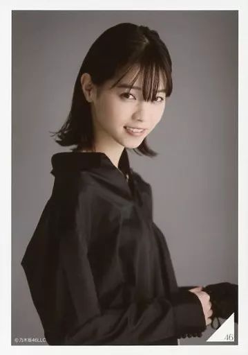中古】生写真(乃木坂46) 西野七瀬/上半身・衣装黒・両手下げ・体右向き