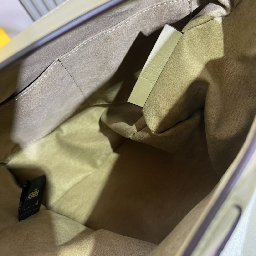 な取り外し なショルダーストラップ