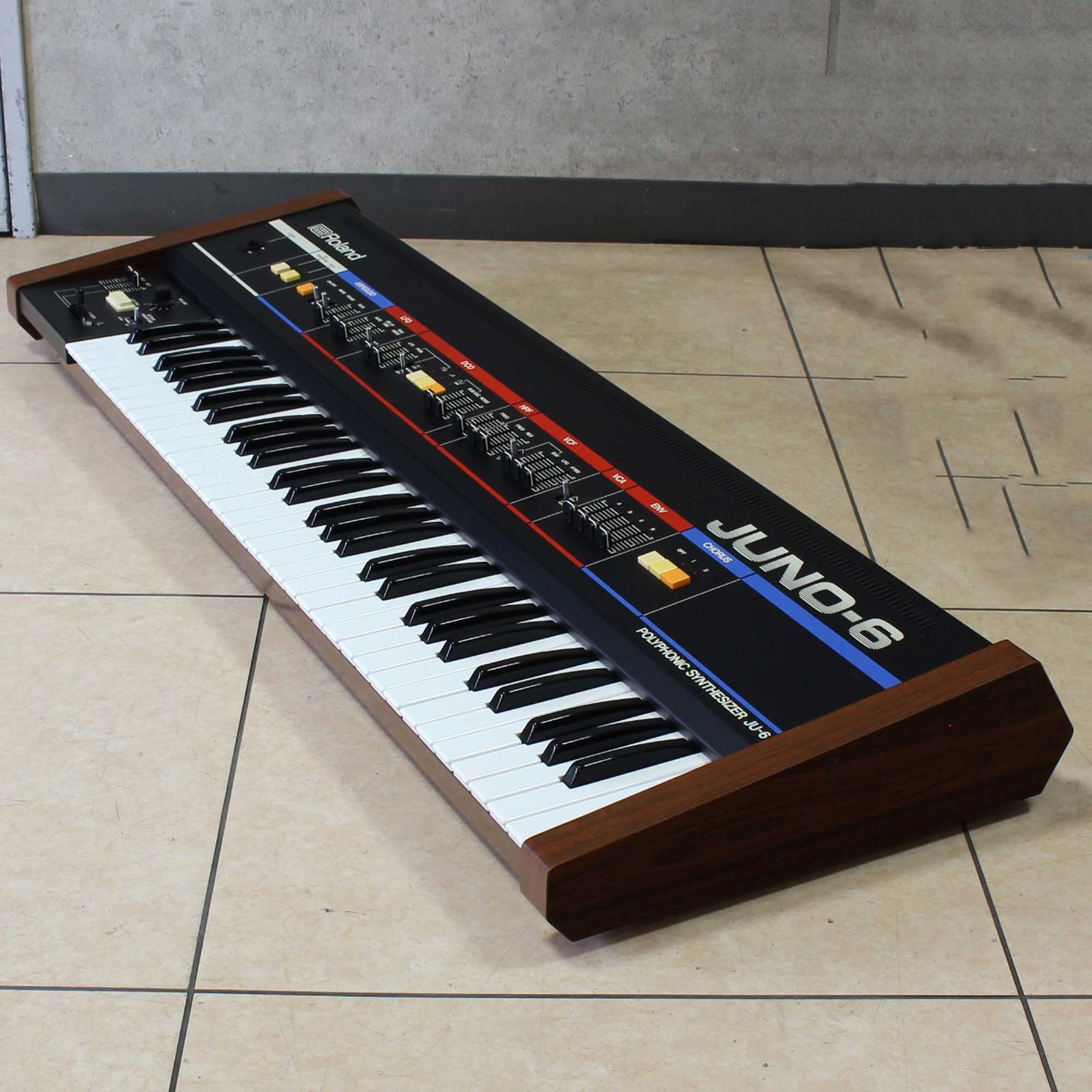 Roland JUNO-6 美品 Roland Vintage 80s Juno-6 61-Key Polyphonic Synthesizer (Pre-Owned