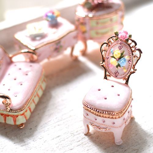 EX442【正規品】 ミニチュア家具（ホワイト、ピンク） ドール