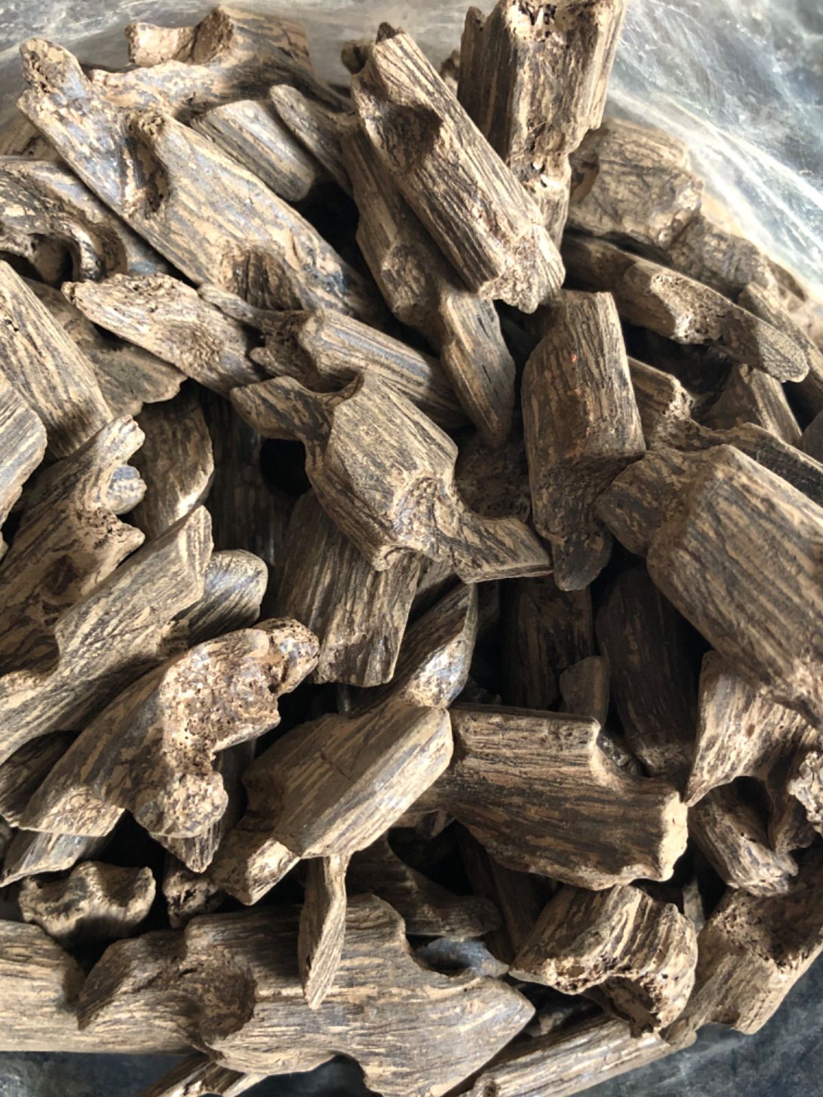 特価 カリマンタン島産香料樹木材200g(購入後にランダムに詰めます)お香