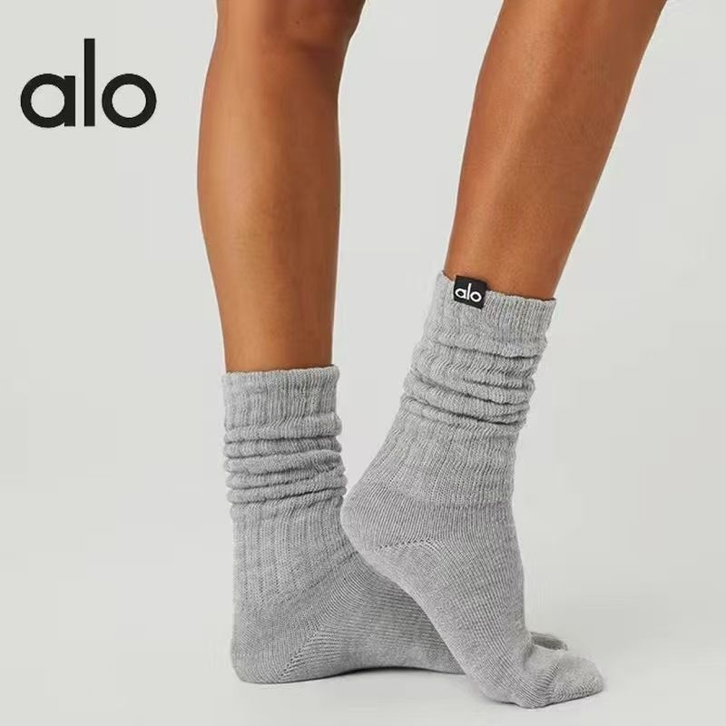 新品未使用】大人気！！alo yoga 靴下 ソックス 黒 白 グレー 3