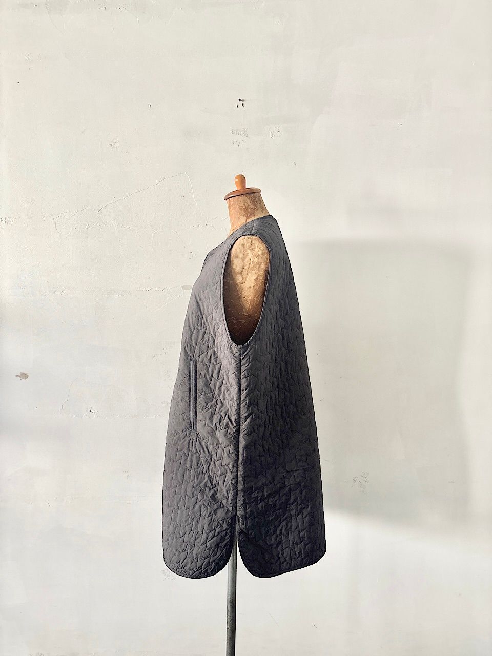 【美品】LE GLAZIK　キルティング ロングベスト 　GREY　36 美品】LE GLAZIK キルティング ロングベスト アウター GREY