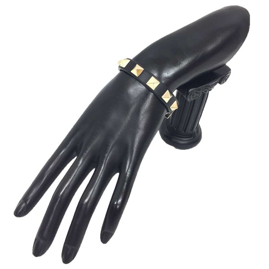 Valentino Garavani　ヴァレンティノ　ブレスレットaq10157 Valentino Garavani ヴァレンティノ ブレスレットaq10157 - メルカリ