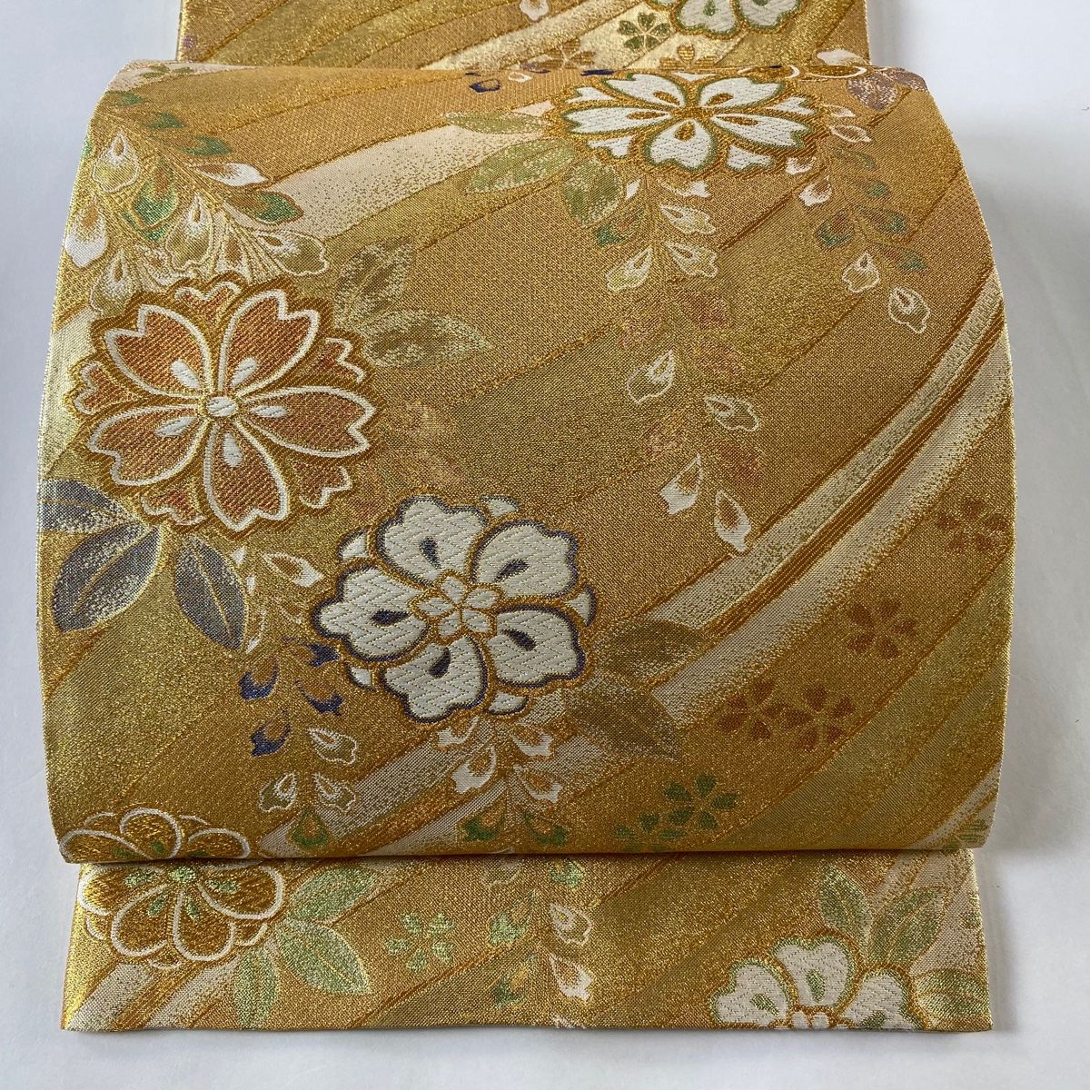 袋帯 秀品 桜 草花 刺繍 金糸 金色 六通 正絹 【中古】 - メルカリ