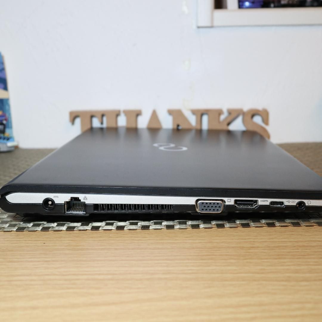 小型＆軽量 Win11公式対応8世代Corei5|メ8G|SSD|無線|カメラ CHRISTIANNAURATH_COM_BR