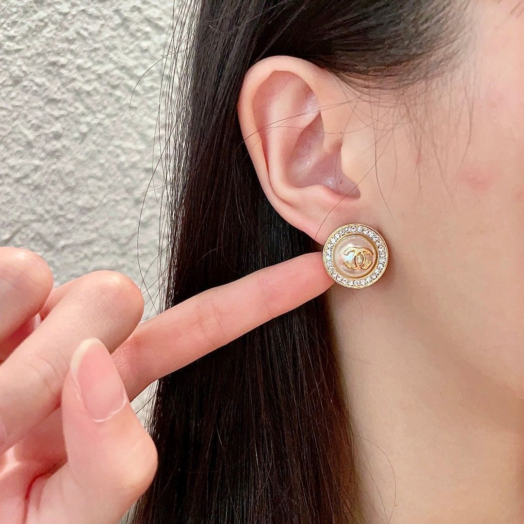 【◆エレガントで大人の魅力を引き立てる◇】CHANEL ピアス 今日特価】CHANEL ヴィンテージ ピアス エレガントデザイン-MM