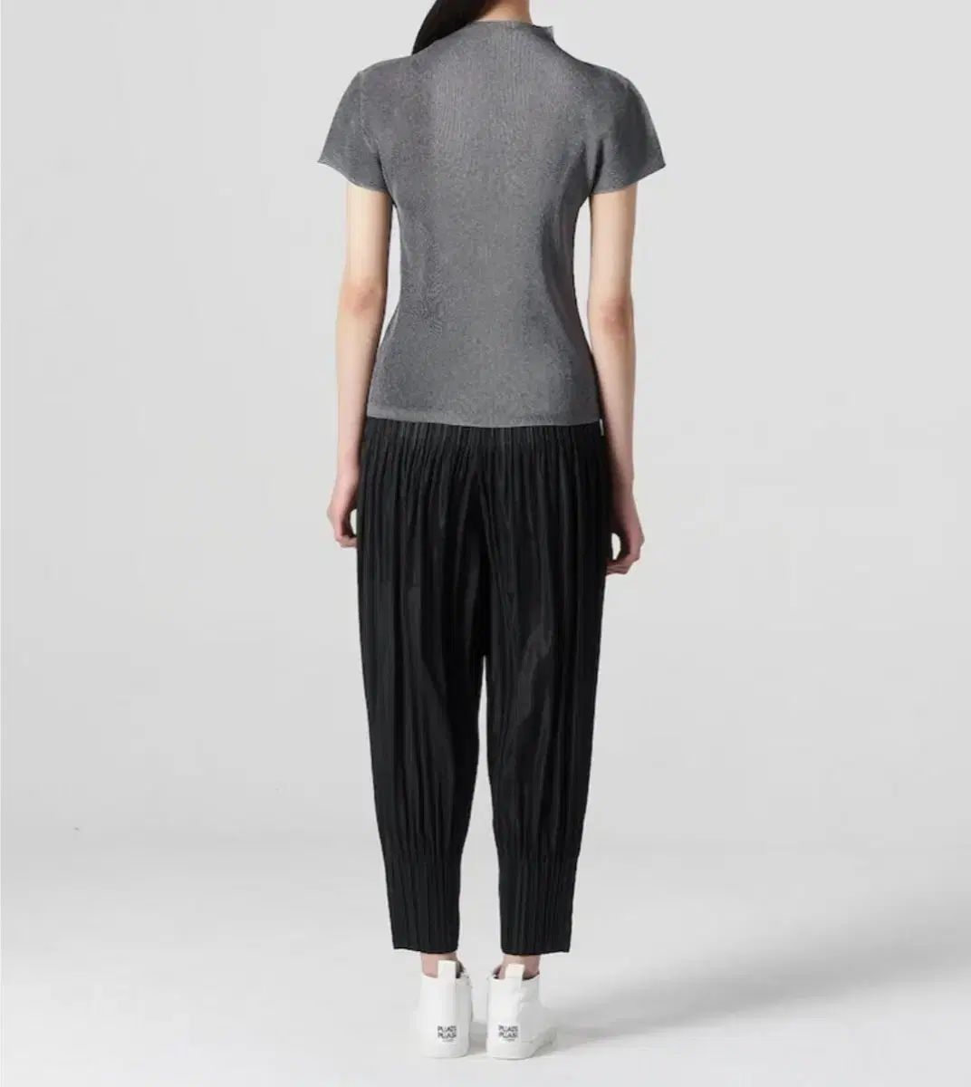 PLEATS PLEASE