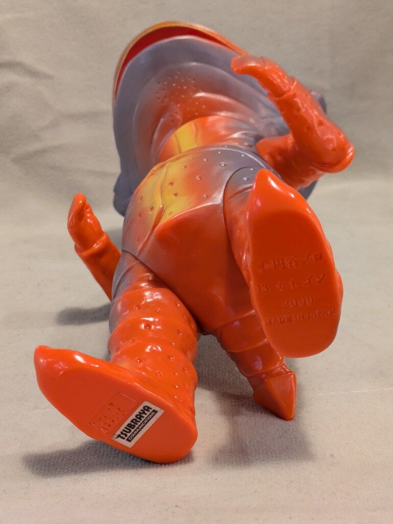 円谷コミュニケーションズ 怪獣郷 カネゴン 橙成型 高品質 黄、銀塗装