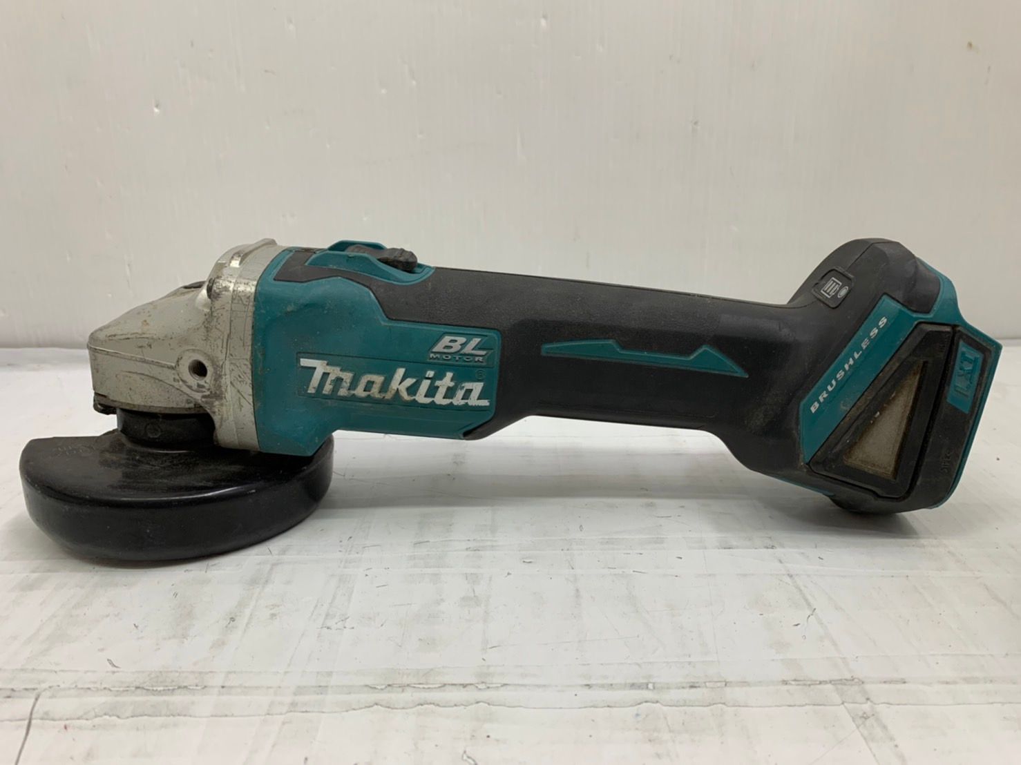 h6527マキタ 100mm 充電式ディスクグラインダ GA403D