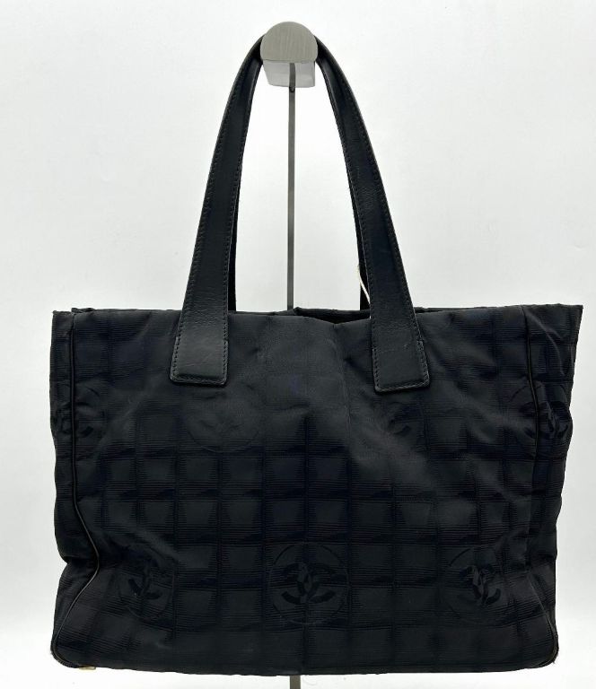 CHANEL ニュートラベルライントートバッグ CHANEL（シャネル）ニュートラベルライン トートバッグ ブラック