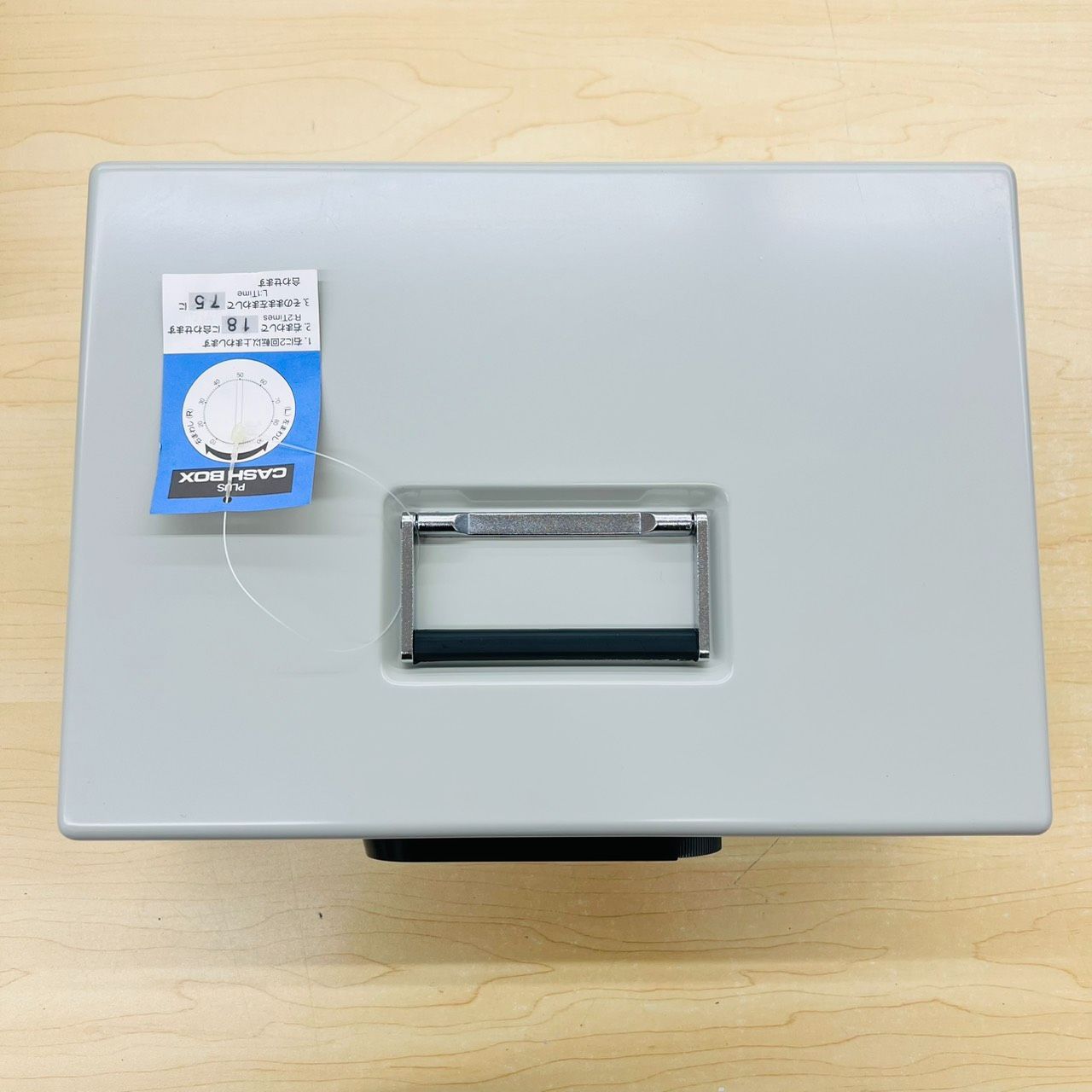 PLUS プラス 手提金庫 F型 B5 手提金庫 金庫 CB-030F - メルカリ