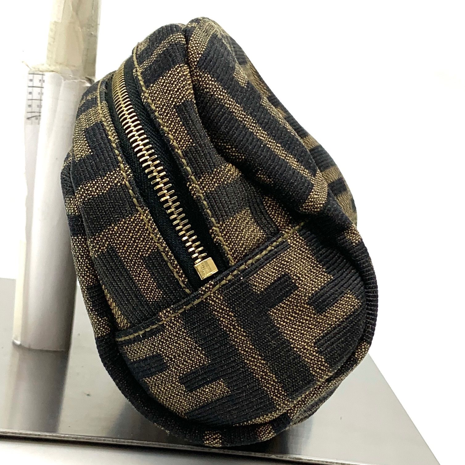 お買い得】FENDI がま口ポーチ ズッカ柄 - メルカリ