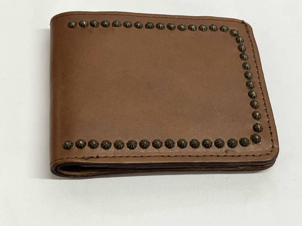 HTCレザー二つ折り財布 HTC 二つ折り財布 エイチシーティー スタッズ レザー ブラウン - メルカリ