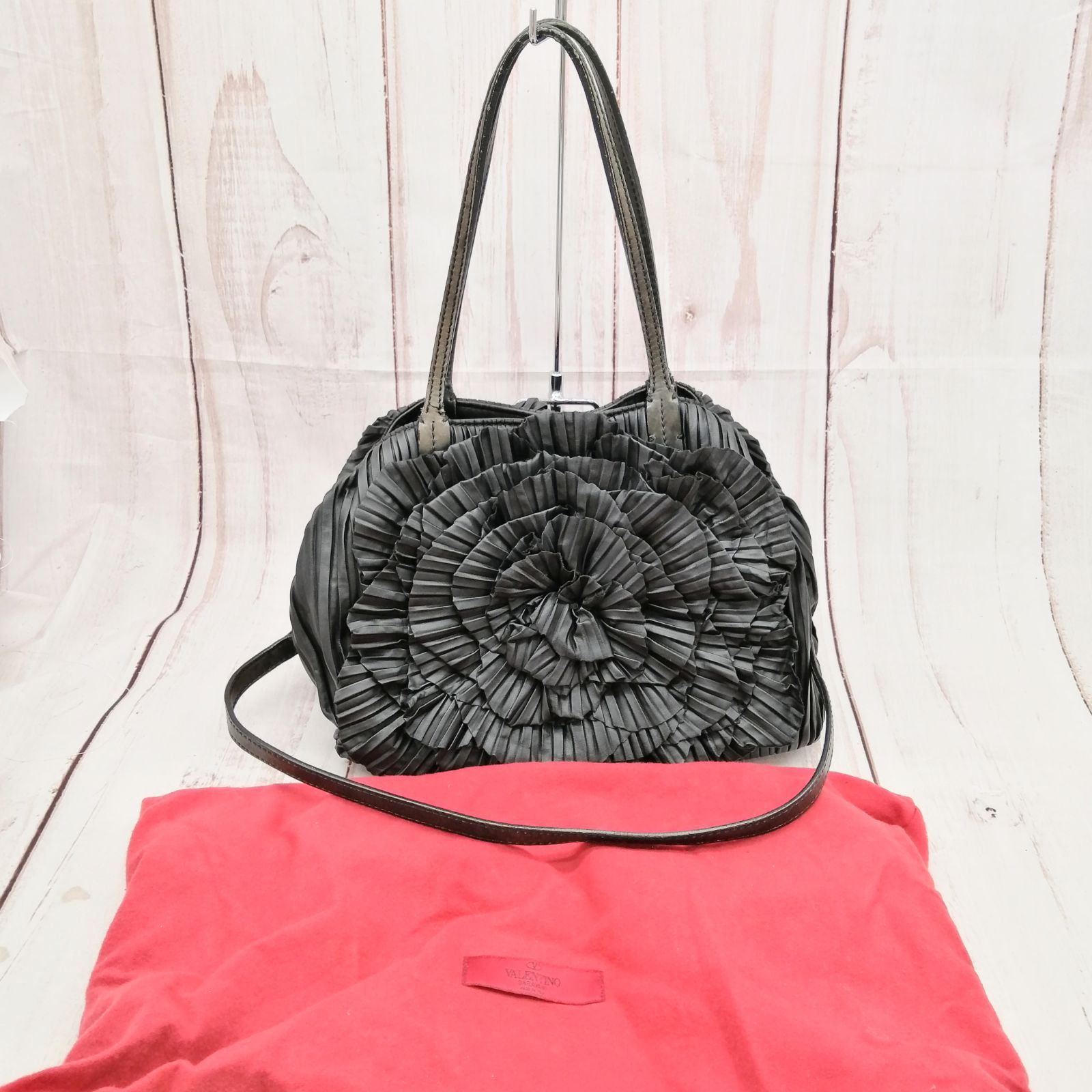 VALENTINO レザーフラワーモチーフバック