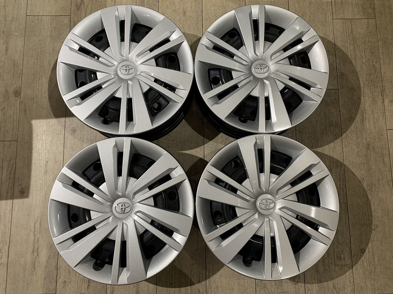 ルーミー アルミホイール　5J +40　PCD 100 トヨタ　タンク　トール ルーミー アルミホイール 5J +40 PCD 100 トヨタ タンク トール