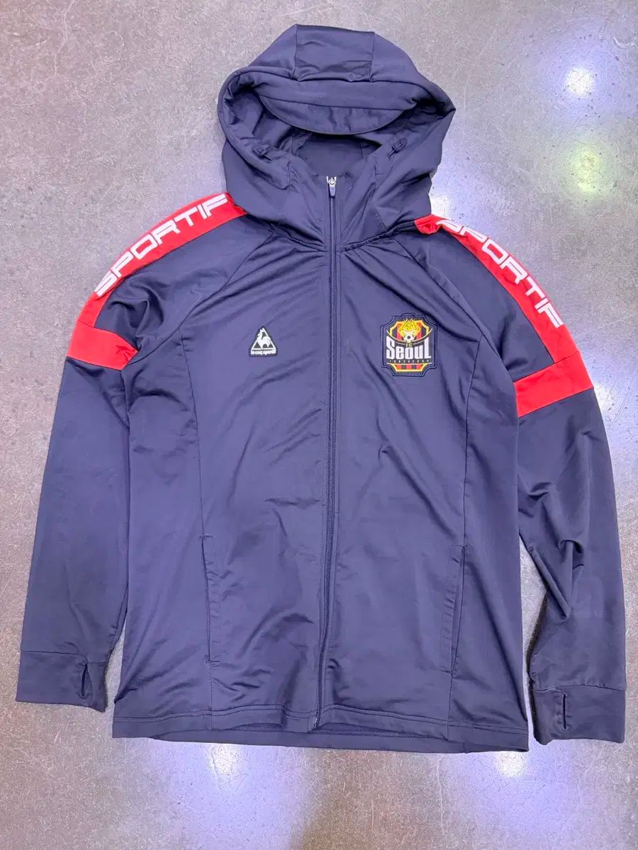 ルコックスポルティフ FC SEOUL トレーナー フードジップアップ