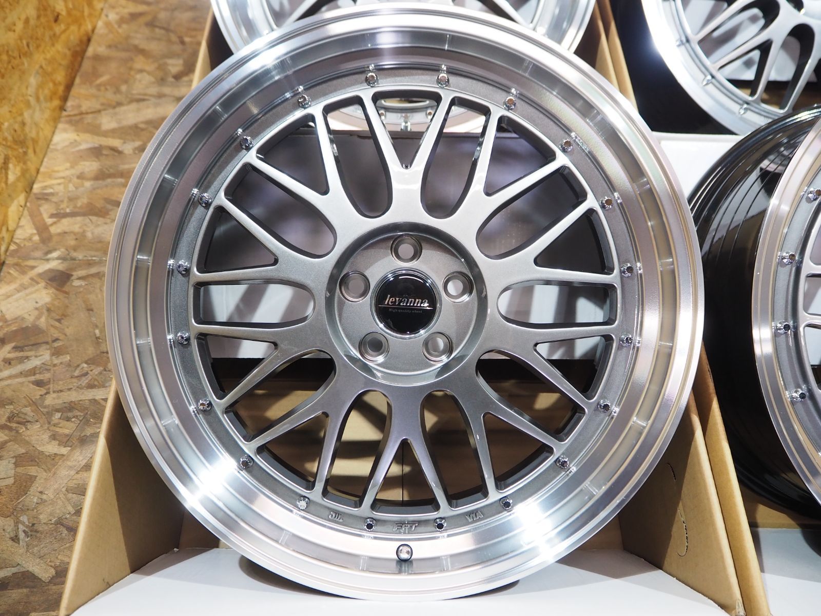 メッシュ levanna V10-EX FFT フローフォーミング製法 シルバー 深リム 19inch 8.5J 42 5H100 4枚 トヨタ プリウス 50系 シャコタン ツライチ カスタム設定 FFCRYSTALESIA_COM