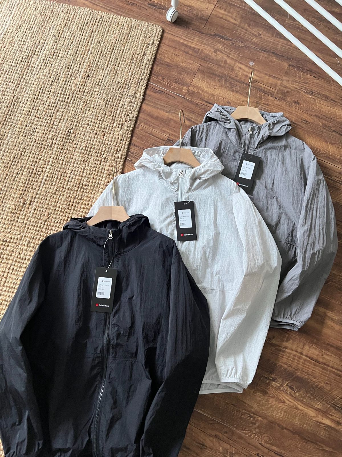 lululemon 耐風性と耐水性に優れ