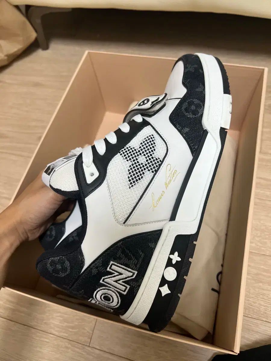 スニーカーブラック