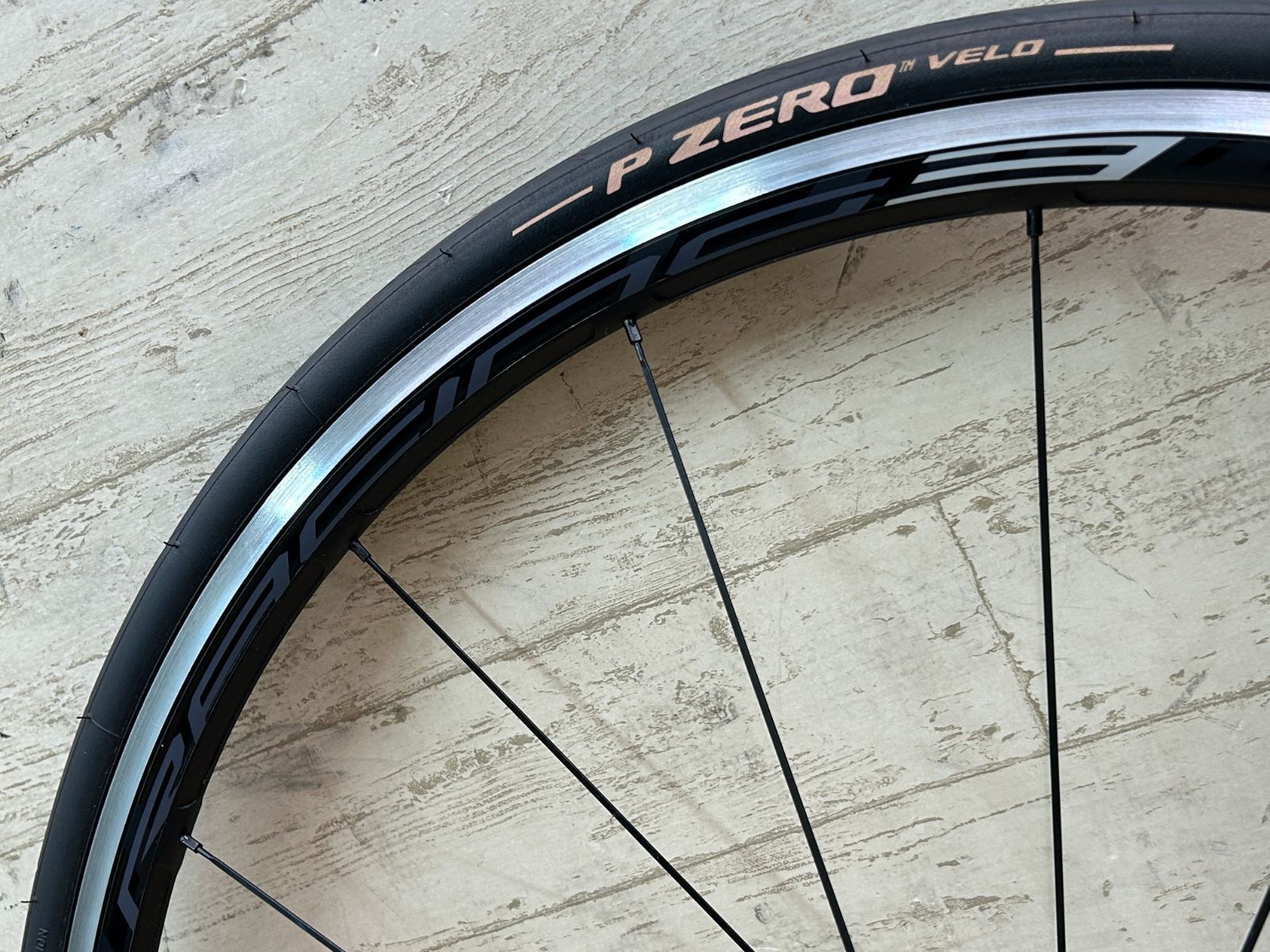 テルスポ イチ推し!! 上品!! FULCRUM RACING3 C17 CL SHIMANO 11 12s PIRELLI フルクラム レーシング3 クリンチャー ワイドリム シマノ 11 12速対応 リムブレーキ 100×130mm QR M-1508 BRIGHTFACE_UK